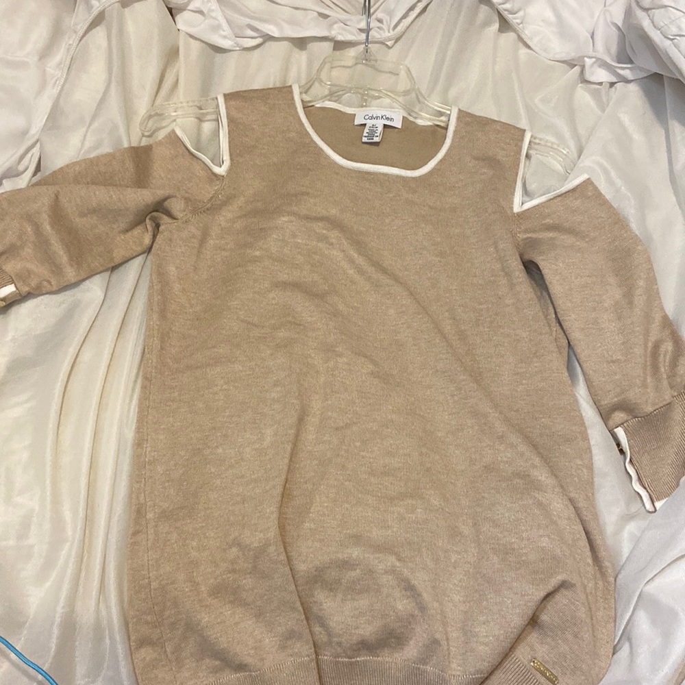 Calvin Klein Beige & White Cold Cut Out Shoulder Top